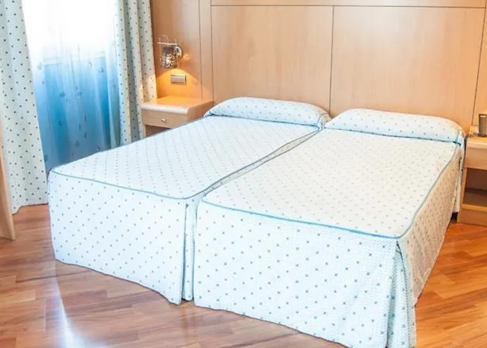 Reino De 3* גרנדה